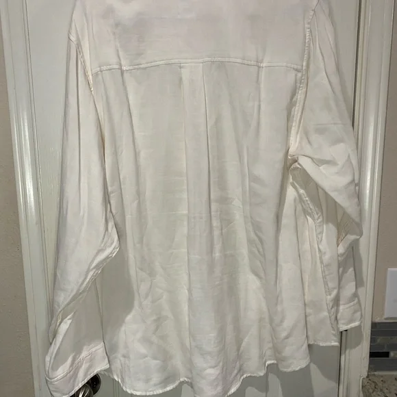 Torrid long sleeve button down White Shirt - Picture 5 of 5